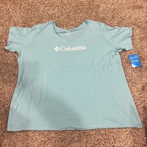 Columbia Women’s Mount Rose Relaxed Logo V-Neck Short Sleeve Tshirt - NWT